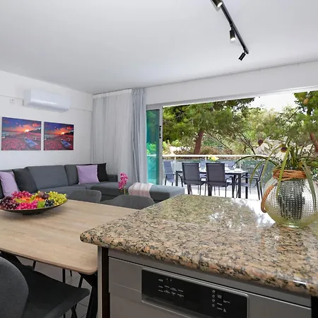 Alessia 2bed - Coralli Beachfront Apartment
